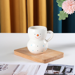Taza de cerámica pintada a mano para niños, vaso de dibujos animados de muñeco de nieve y platillo, regalo de Navidad - Product Image 5