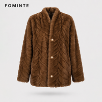 Manteau en fausse fourrure pour femme, vente en gros, couleur café, texturé, chaud, épais, luxueux, avec boutons perlés, style streetwear, veste tendance