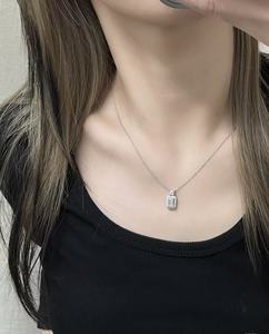 Collar de Oro de 18K Premium con Esmeralda, Diamantes Cultivados y Creados en Laboratorio y Detalles de Esmeralda Natural - Product Image 4