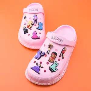 Encanto de zapato personalizado diseñadores de encantos de zapato personalizado PVC LOGO dibujos animados Anime Paquete de dijes de zapato personalizado para zuecos