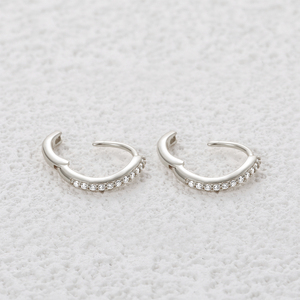 CANNER Pendientes de Aro Huggie Clásicos de Plata de Ley S925 con Moissanita Ondulada Curva Chapada en Oro de 18k, Sencillos y Versátiles - Product Image 3