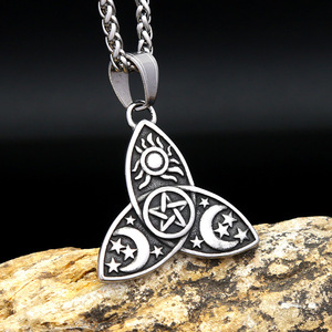 Yunnique Collar de acero inoxidable con colgante de triple diosa, diseño de sol, estrella y luna, joyería unisex, regalo - Product Image 4
