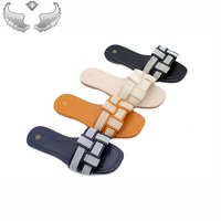 Sandales et pantoufles plates pour femmes tendance et durables pour l'été, respirantes et idéales pour l'extérieur