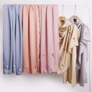 Bulle Satin Mousseline De Soie Main-Bâton Fleur Perle Bouton Écharpe De <span class=keywords><strong>Marin</strong></span> Femmes Musulmanes Hijabs Malais Musulman Hijabs pour Femmes 175*70cm - Product Image 2