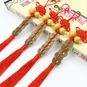 Pendentif en alliage en forme de calebasse avec pièces de monnaie des cinq empereurs, nœud chinois et pompons, pour décoration de porte Feng Shui, fait main, cadeau du Nouvel An - Product Image 1