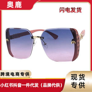 Gafas de Sol Olu Polygon con Lentes Grises, Montura Completa, Elegantes para el Día a Día - Product Image 5