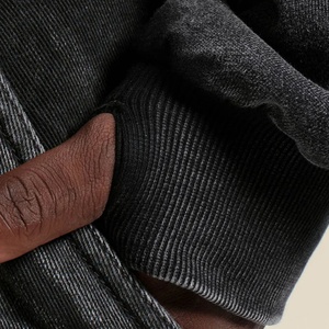 Vente en gros de sweats à capuche courts pour hommes, personnalisés, confortables, avec passe-pouces, style streetwear, en tissu épais - Product Image 5