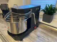 ZBX Borstelloze Motor Kantelkop Afneembare Kom Huishoudelijk Gebruik 5L 10L Brooddeegmachine Spirale Deegmixer Met Timer