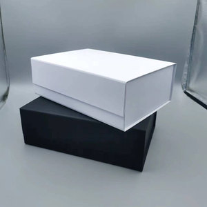 Scatola Regalo di Lusso Pieghevole Nera in Carta per Abbigliamento con Chiusura Magnetica e Nastro di Raso, Confezione Personalizzabile con Logo all'Ingrosso - Product Image 4
