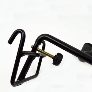 Supporto per chitarra <span class=keywords><strong>a</strong></span> scacchiera <span class=keywords><strong>a</strong></span> rete corta di alta qualità all'ingrosso per un comodo <span class=keywords><strong>gancio</strong></span> su <span class=keywords><strong>gancio</strong></span> per chitarra con bordo in rete - Product Image 4