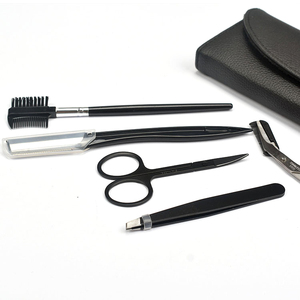 FOCSTAR Nouveau Kit de Rasage des <span class=keywords><strong>Sourcils</strong></span> en Acier Inoxydable 5 Pièces BT9018S – Rasoir Crayon, <span class=keywords><strong>Ciseaux</strong></span>, Coupe-<span class=keywords><strong>Sourcils</strong></span>, <span class=keywords><strong>Brosse</strong></span> et <span class=keywords><strong>Peigne</strong></span> Inclinés <span class=keywords><strong>pour</strong></span> le Soin et l'Épilation - Product Image 5