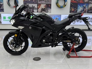 Moto sportive noire avec carénage complet, échappement argenté, <span class=keywords><strong>pour</strong></span> la course urbaine, <span class=keywords><strong>pour</strong></span> les pilotes adultes - Product Image 4