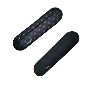 बैकपैक बैग बैग के लिए सार्वभौमिक मोटी मुलायम ले जाने वाले कंधे के लिए कंधे का पट्टा पैड, जिम बैग ब्लैक - Product Image 1