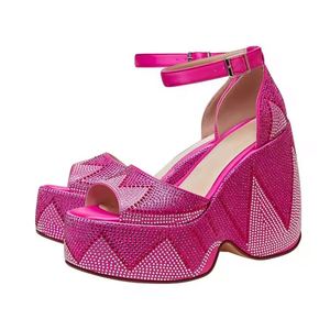 รองเท้าส้นสูงดีไซน์เนอร์สำหรับผู้หญิง คุณภาพสูง แฟชั่นสายรัดประดับเพชร รองเท้าแตะแบบสวมสำหรับฤดูร้อน ดีไซน์สำหรับใส่ไปชายหาด รองเท้าส้นเตารีด - Product Image 1