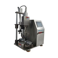 Machine de capsulage de bouteilles en verre linéaire automatique à prix d'usine capsuleuse de bouteilles en plastique de qualité alimentaire facile à utiliser pour les boîtes d'emballage en papier