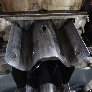 Machine de formage à rouleaux de garde-corps autoroutier en alliage d'aluminium à double vague automatique haute vitesse de haute qualité avec pompe à roulement - Product Image 5