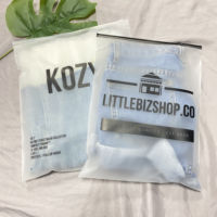 Vêtements givrés biodégradables sacs d'emballage zip-lock sac en plastique t-shirt noir personnalisé avec logo pochette à fermeture éclair vêtement