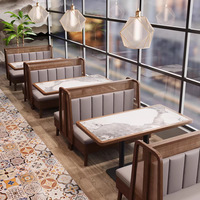Ensemble de meubles de restaurant minimaliste moderne, tables et chaises en bois massif, banc mural, table avec plateau en ardoise et marbre