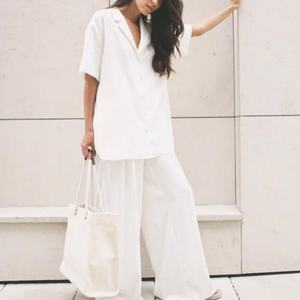 ชุดเซ็ตผ้าลินินสองชิ้นสำหรับผู้หญิง ดีไซน์สปริง เสื้อเชิ้ตผ้าลินินคอปกทรงหลวม กางเกงผ้าลินินขากว้างเอวยางยืด ชุดผ้าลินินเรียบง่าย - Product Image 1