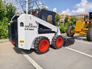 Chargeuse sur pneus d'occasion 2 tonnes en stock, composants moteur et boîte de vitesses d'origine, moteur suédois, modèle 2019, origine USA, bien entretenue - Product Image 2