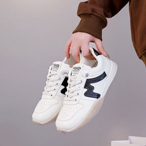 Удобные повседневные кроссовки в студенческом стиле на шнуровке, простой однотонный дизайн, мягкая стелька, нескользящая подошва, спортивная обувь для кампуса - Product Image 4