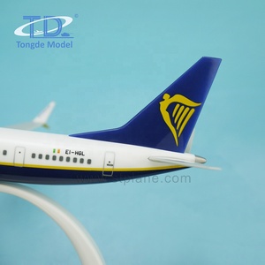 โมเดลเครื่องบินเรซิ่น Ryanair <span class=keywords><strong>B737</strong></span>-MAX8 ขนาด 1:<span class=keywords><strong>200</strong></span> ยาว 19.7 ซม. รุ่น Love Style พร้อมฐานพลาสติกปรับแต่งลวดลายได้ - ของขวัญทางธุรกิจ - Product Image 6