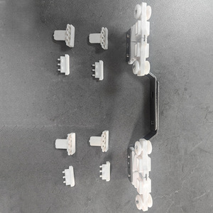 Juego de ganchos para cortinas Jialisi con poleas de plástico blanco automáticas para rieles de cortinas eléctricas - Product Image 3
