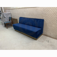 Canapés en velours bleu, chaises, sièges, fabrication sur mesure, banc mural long, base dorée, mobilier de restaurant pour bar, pub, café BT806