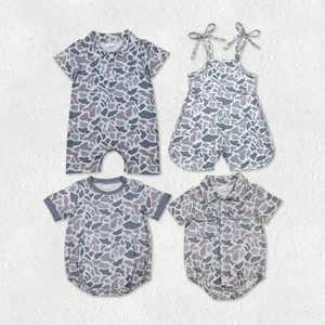 Pelele de camuflaje gris de seda de leche de manga corta tipo polo de una pieza para bebé niño - Product Image 1