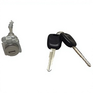 กระบอกสูบมงกุฎ FR DR ล็อค82280M55k10 LH ชิ้นส่วนเครื่องยนต์ Maruti Suzuki SX 4ใหม่ประสิทธิภาพสูง - Product Image 1