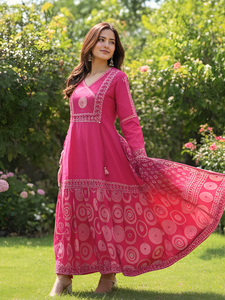 Ensemble de costume Anarkali imprimé en coton rose Radiant Rani, style Angrakha, pour femmes, vêtements ethniques de fête, séchage rapide, sans plis - Product Image 3