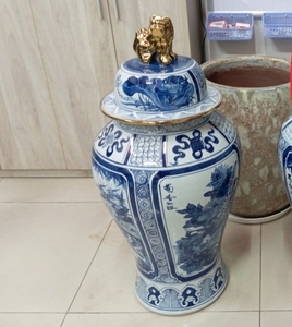Qing <strong>Dynasty</strong> Retro Blue and White 90cm Ginger Jar Floor Vase with <strong>Gold</strong> Decorative Lid 70cm Vase - Product Image 1