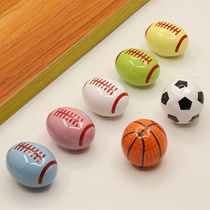 TIANYI-2 Pièces Boutons De Meuble Sport Thème Boutons De Meuble Sport Theme Boutons De Portes En Ceramique Avec Vis Poignee Football Basketball Rugby Pour Tiroir Enfants