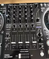 Contrôleur DJ Pioneer DDJ-1000SRT, l'unité est en excellent état et entièrement fonctionnelle, aucun réparation n'est nécessaire