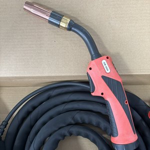 Torche de soudage MIG refroidie à l'eau FNS Style 400A AW4000 et pièces de rechange pour l'approvisionnement unique en soudage et découpe - Product Image 1