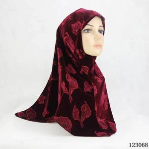 Latest Winter Design gold Embossed Velvet Ethnic Headscarf Easy <b>Hijab</b> Islamic Headscarf, Suitable for Women to Keep Warm - Product Image 5