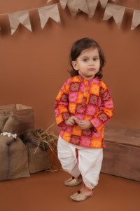 ชุดคุรตะผ้าฝ้ายแท้พิมพ์ลาย Bandhani สำหรับเด็กผู้ชาย พร้อมกางเกง Dhoti - Product Image 3