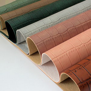 <span class=keywords><strong>Tissu</strong></span> <span class=keywords><strong>fantaisie</strong></span> en similicuir crocodile de couleur unie résistant à l'eau pour la fabrication de portefeuilles - Product Image 2