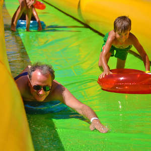 Toboggan aquatique gonflable commercial en PVC pour parcours d'obstacles urbain, équipement de parc aquatique extérieur/intérieur - Product Image 2