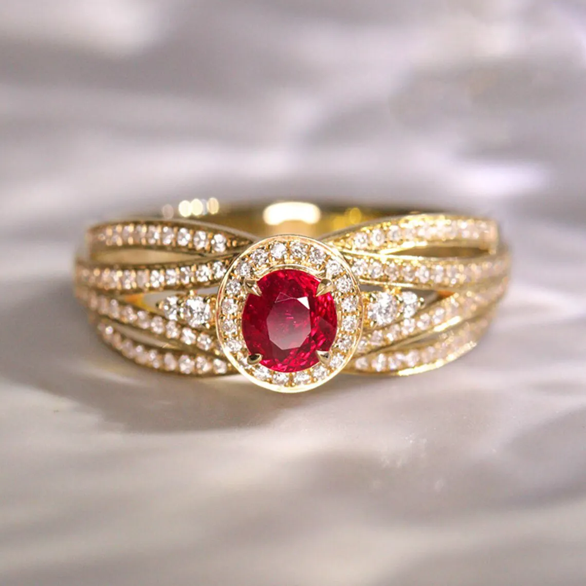 CAOSHI 18K Banhado A Ouro Rubi Pedra Vermelha de Cristal Wedding Band para As Mulheres Oval Cut Luxury Design Anéis para Festa Jóias