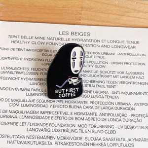 Broche <span class=keywords><strong>de</strong></span> animación <span class=keywords><strong>de</strong></span> Spirited Away, insignia <span class=keywords><strong>de</strong></span> metal divertida del Hombre Sin Rostro, pin esmaltado <span class=keywords><strong>de</strong></span> personaje periférico <span class=keywords><strong>de</strong></span> anime japonés - Product Image 3