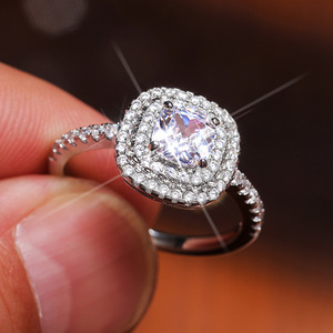 Anello da Donna con Micro Pavé di Zirconi Taglio Brillante, Elegante Gioiello per Matrimonio e Uso Quotidiano - Product Image 2