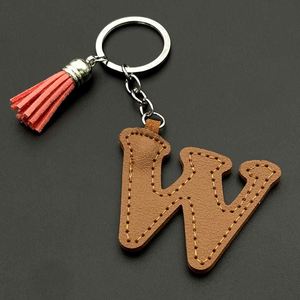 Porte-clés personnalisé en cuir PU avec 26 lettres de l'alphabet, lettres initiales en cuir colorées, porte-clés avec pompon pour la décoration de sacs et de clés - Product Image 4