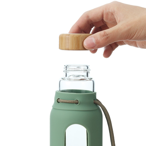 Bouteille d'eau en verre borosilicate de haute qualité avec couvercle en bambou, logo personnalisé rose, recyclable, écologique, unique, avec manchon en silicone - Product Image 3