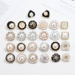 Người Phụ Nữ Ưa Thích Trang Trí Chân Pha Lê Rhinestone Vàng Nhựa Ngọc Trai Nút Cho Quần Áo Mạ Kỹ Thuật Phụ Kiện Thời Trang - Product Image 5