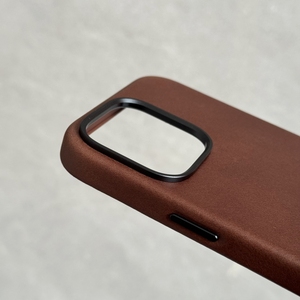 เคสโทรศัพท์หนังวัวแท้เคลือบแว็กซ์น้ำมันสุดหรู ยี่ห้อ YUBO LEATHER ป้องกันแรงกระแทก พร้อมช่องใส่กุญแจ AI สำหรับ 16 <span class=keywords><strong>Pro</strong></span> <span class=keywords><strong>Max</strong></span> ฝาหลังหนังแท้ - Product Image 4