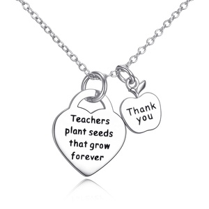 Collier en argent sterling 925 gravé « Les enseignants plantent des graines qui grandissent à jamais » avec un petit pendentif pomme - Product Image 1