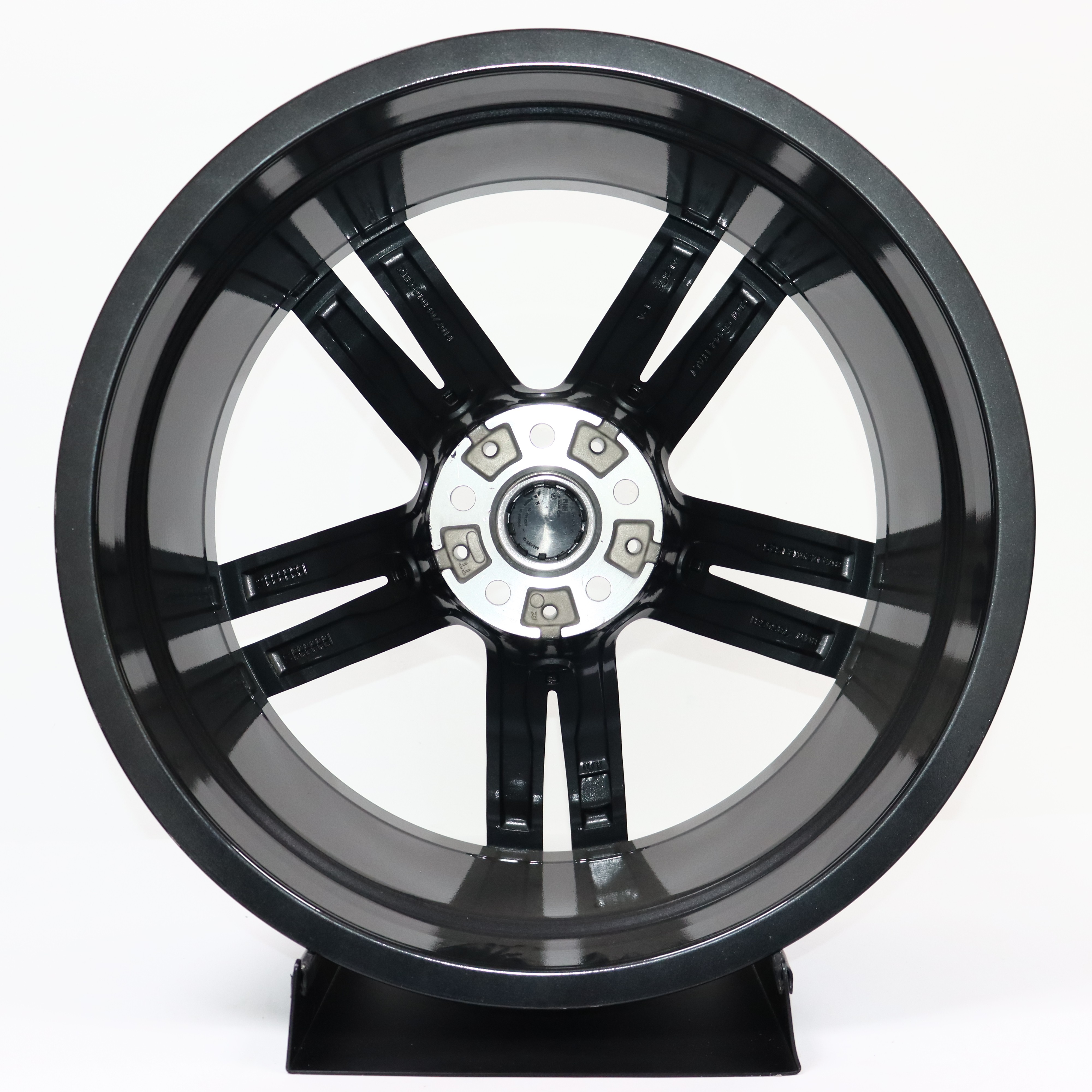 リエ 八田エミリ | 新しく買ったリップに合わせて、久々にピンク