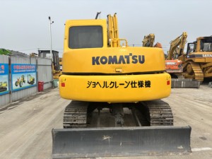 รถขุดขนาดเล็ก Komatsu PC60 มือสอง โซลูชั่นคุ้มค่าสำหรับงานไซต์ขนาดเล็ก - Product Image 3