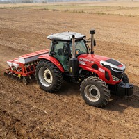 Tracteur avec prise de force PTO de 200 CV compatible avec un motoculteur rotatif haute vitesse, un charrue à lames basculantes et divers outils agricoles
